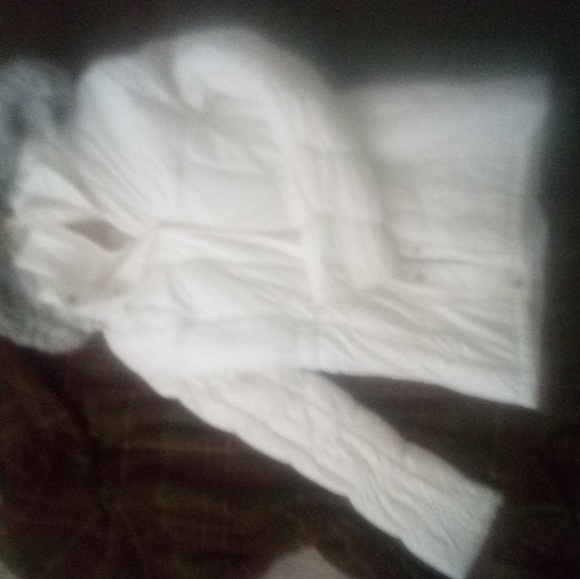 White puffer coat with fur hood - Picture 4 of 4